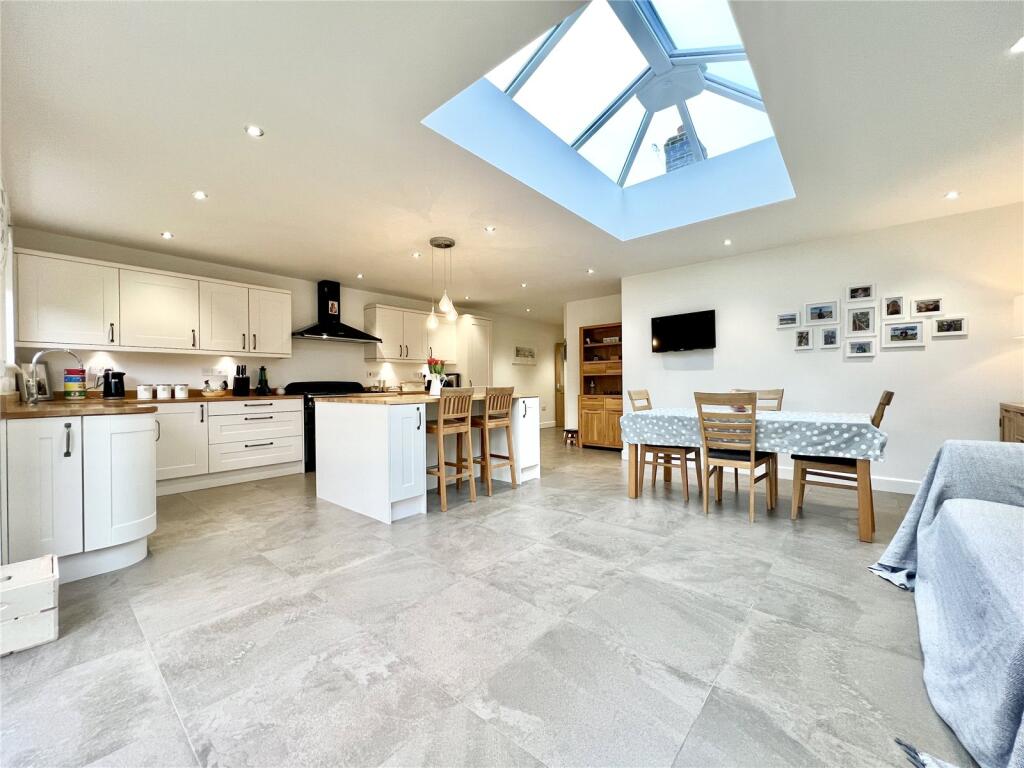 Additional image 4 of Curzon Way, Highcliffe On Sea, Christchurch, Dorset, BH23