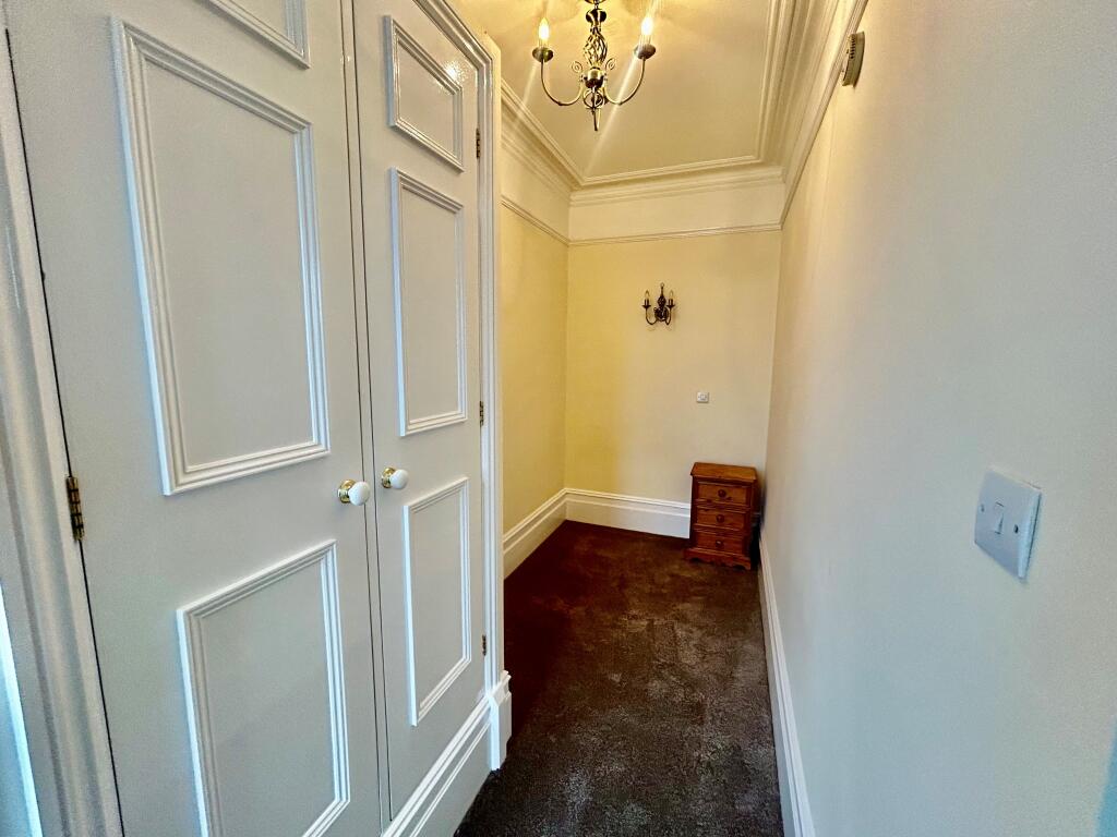 Additional image 5 of New Parade East beach, Bills included