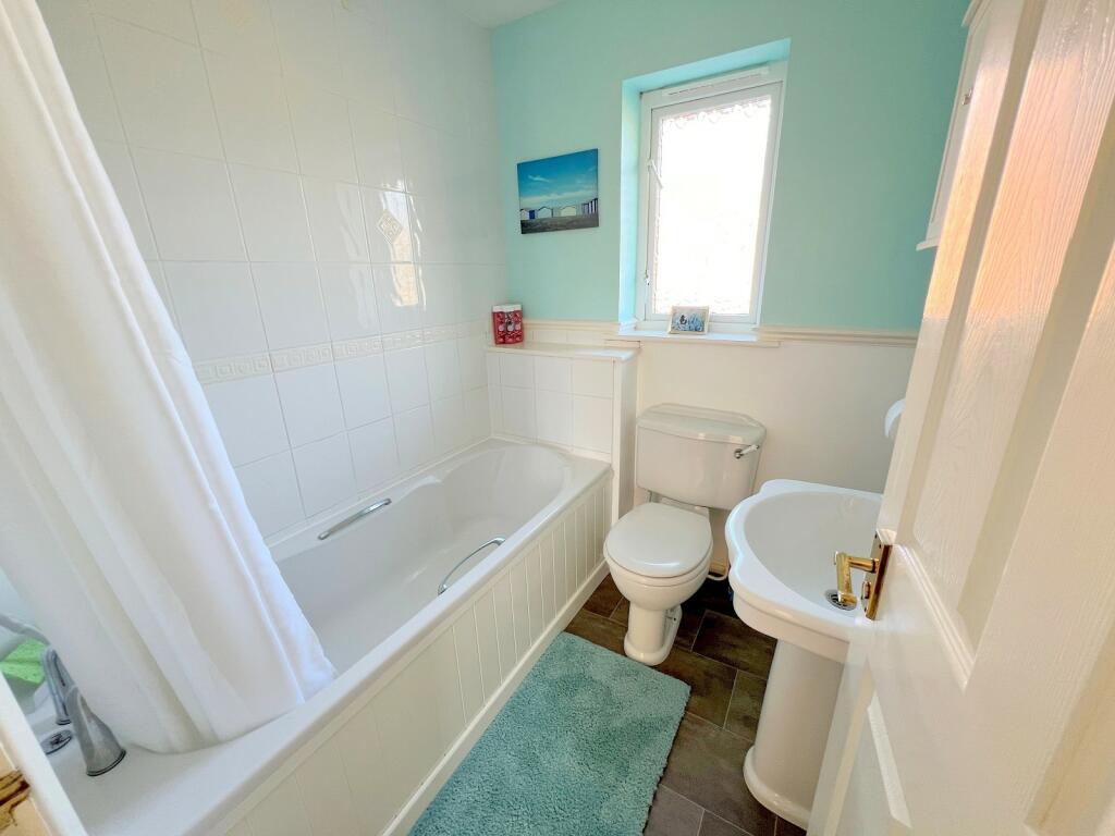 Additional image 7 of Forest Oak Drive, New Milton, Hampshire. BH25 5NT