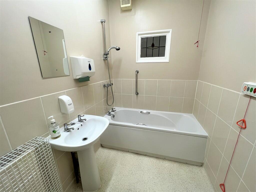 Additional image 21 of Stoneleigh House, 2 Rowlands Hill, Wimborne, Dorset, BH21 1AN