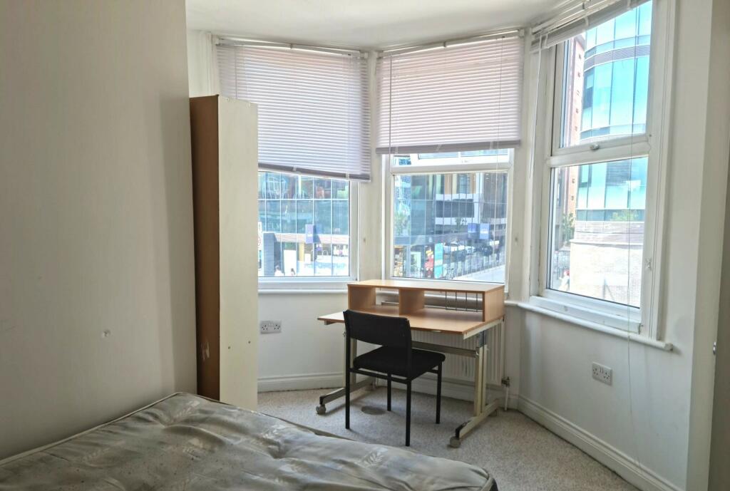 Additional image 4 of ROOM AVIALABLE IN SHARED HOUSE CENTRAL LANSDOWNE