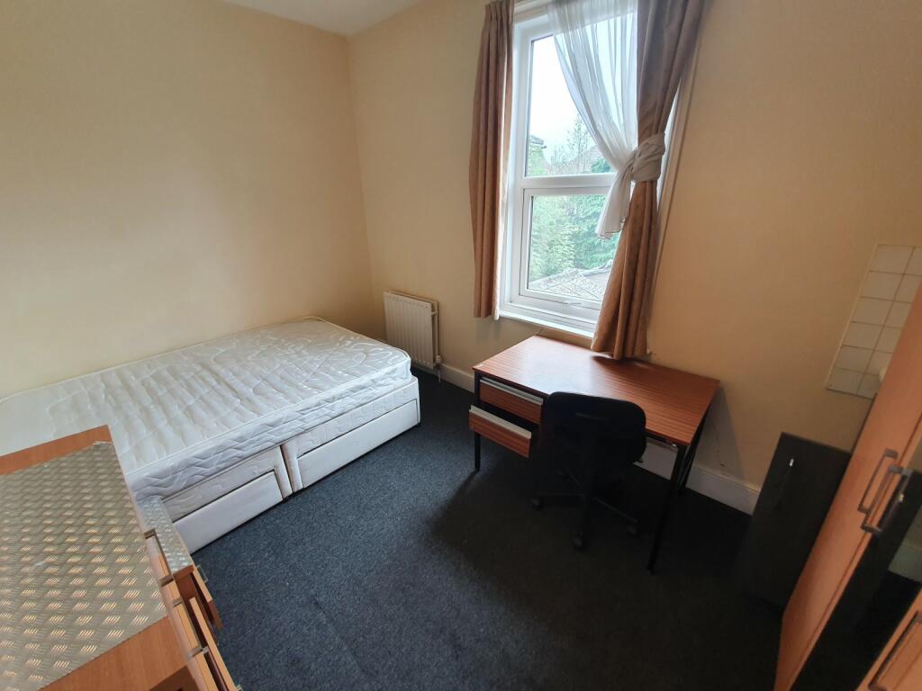 Additional image 10 of 6 bedroom Detached House in Charminster