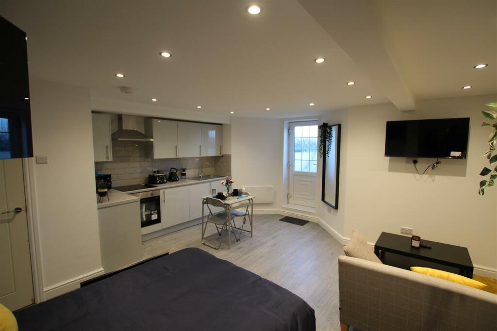 Additional image 6 of Larchmont, Clayton, Bradford