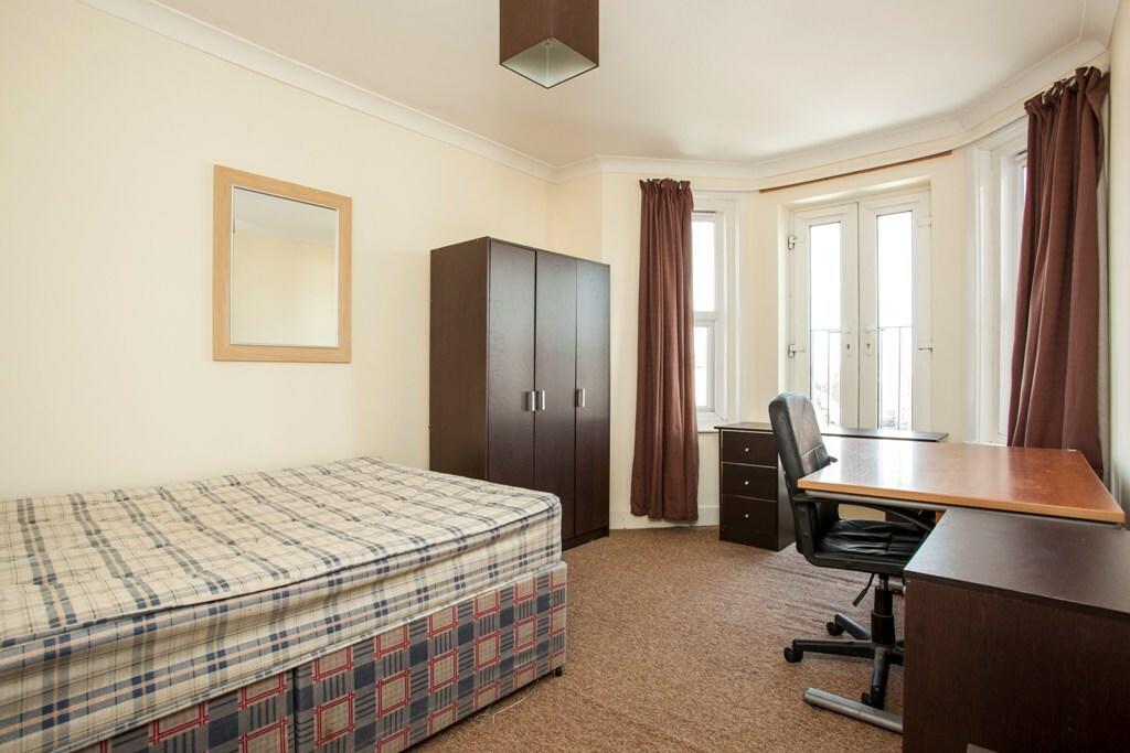 Additional image 3 of ALMA RD Winton Banks