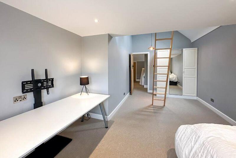 Additional image 33 of New Road, West Parley - Short Term let - £2500pcm