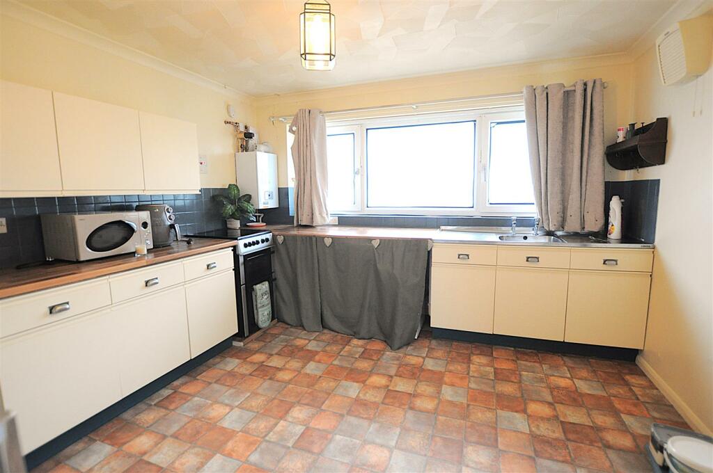 Additional image 4 of Oakleaf Drive, Polegate