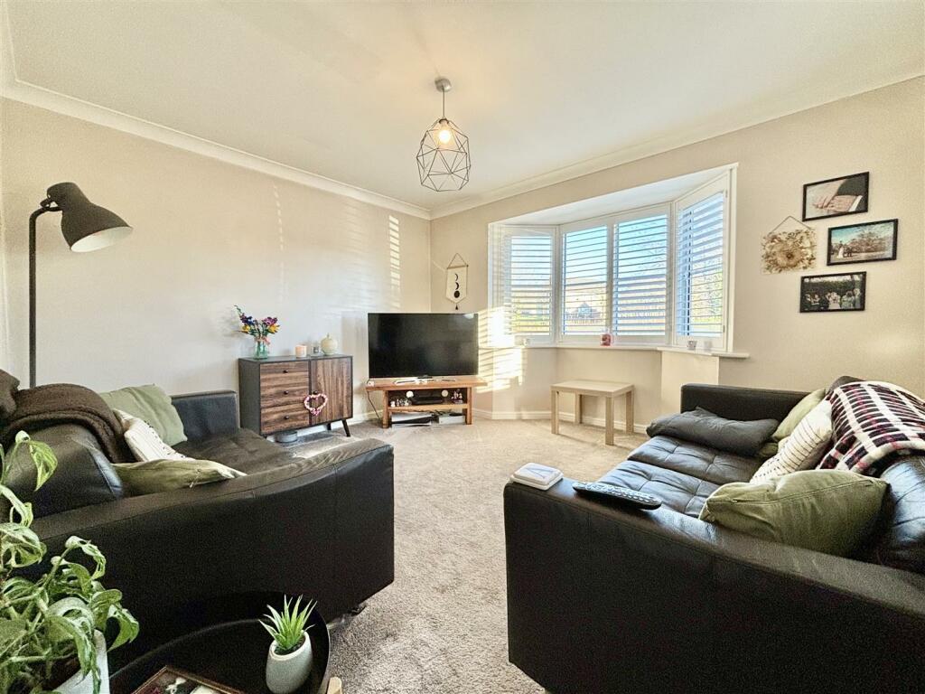 Additional image 4 of 10, Siskin Drive, Bradford, BD6 3YQ