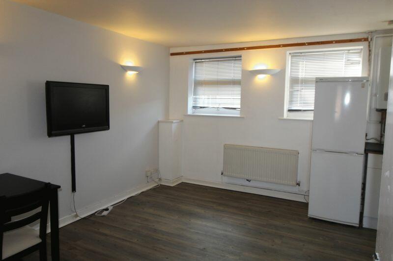 Additional image 4 of AVAILABLE SEPTEMBER 2025 - 4 double Bedroom Student Flat -Winton