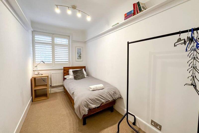 Additional image 37 of New Road, West Parley - Short Term let - £2500pcm