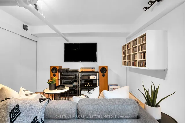 Additional image 24 of 70 Shaftesbury Ave Unit 3