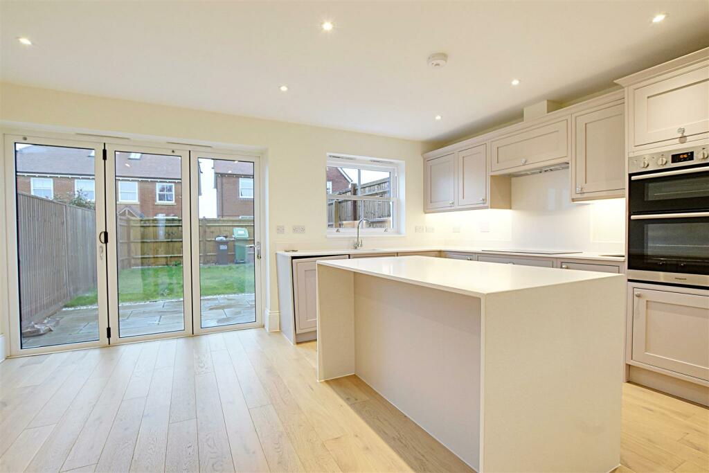 Additional image 9 of Horseshoe Place, Windmill Hill