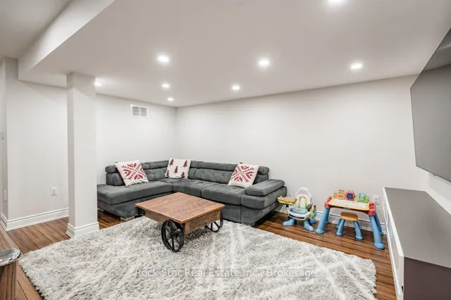 Additional image 26 of 70 Marina Point Cres