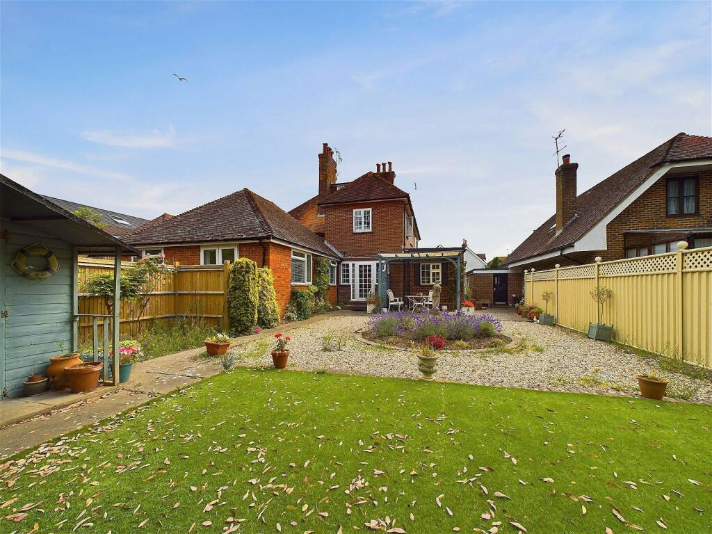 Wallace Avenue, Worthing, BN11