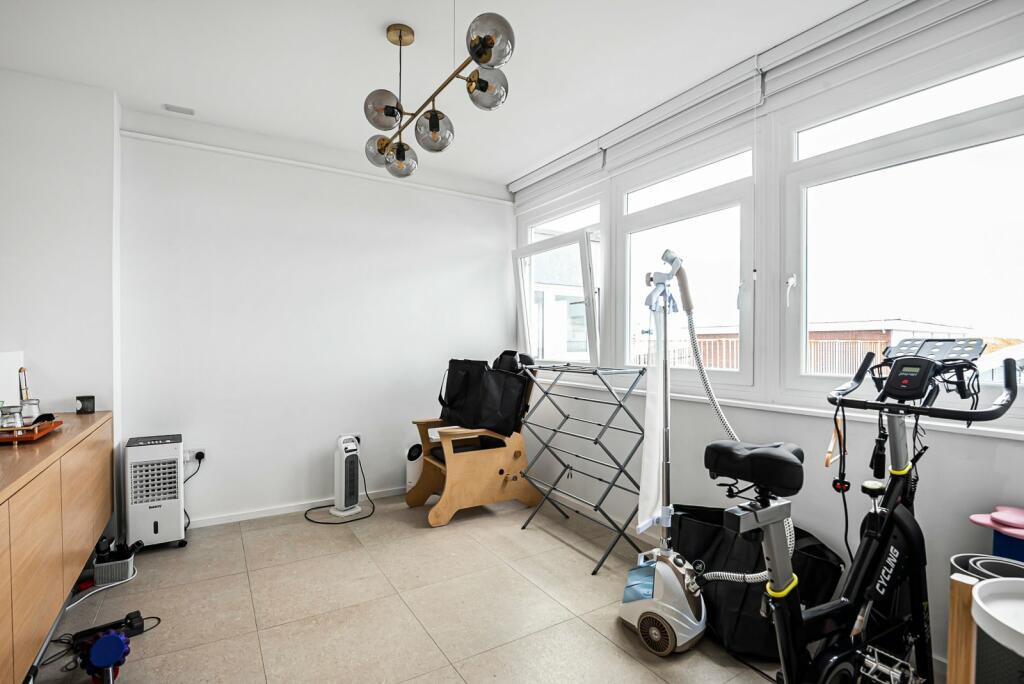Additional image 8 of 10A Metropole Court, Kings Road, Brighton, BN1