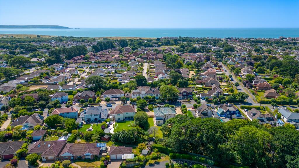Additional image 20 of Chestnut Avenue, Barton on Sea, New Milton, BH25