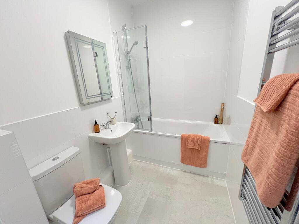 Additional image 5 of The George, Milton Green, Christchurch Road, New Milton, Hampshire. BH25 6QG