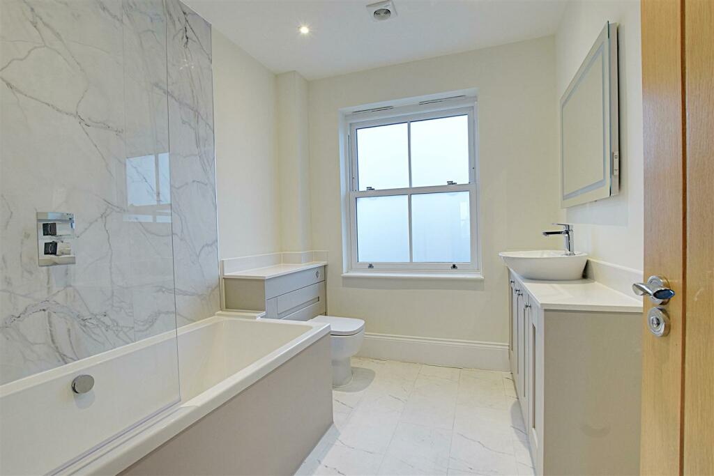 Additional image 11 of Horseshoe Place, Windmill Hill