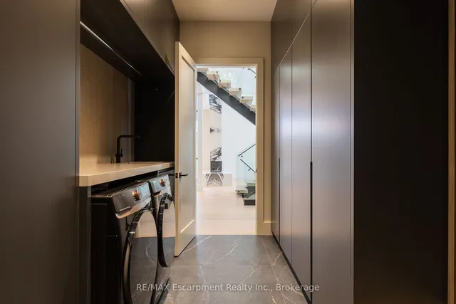 Additional image 20 of 2110 Blyth Cres