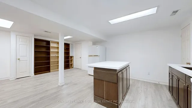 Additional image 30 of 77 Roxanne Cres