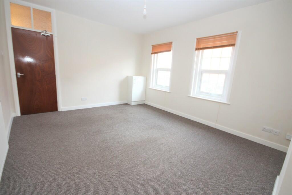 Additional image 3 of Holdenhurst Road, Bournemouth