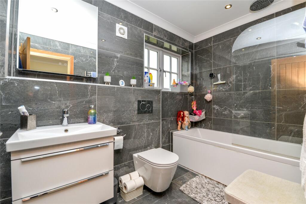 Additional image 8 of York Avenue, New Milton, Hampshire, BH25