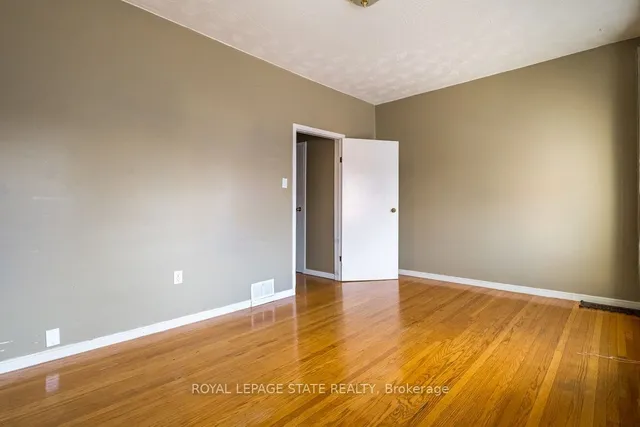 Additional image 22 of 136 Dundurn St