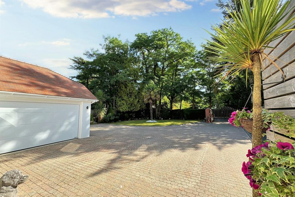 Additional image 43 of Golf Links Road