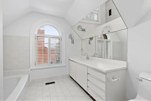 Additional image 26 of 65 Elgin Ave