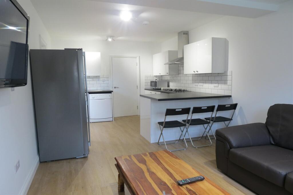 Additional image 4 of 6 bedroom Detached House in Charminster