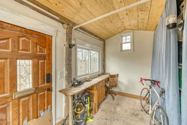 Additional image 10 of 33 Mayflower Ave