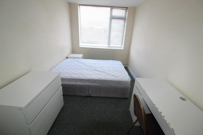Additional image 7 of AVAILABLE FOR SEPTEMBER 2025-3 Double bedroom student property- Winton