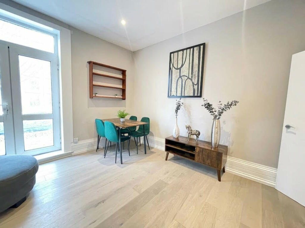 Additional image 12 of London road