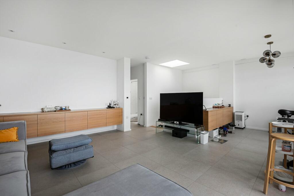 Additional image 9 of 10A Metropole Court, Kings Road, Brighton, BN1