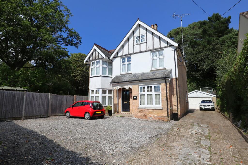 Lower Golf Links Road, Broadstone, Dorset, BH18