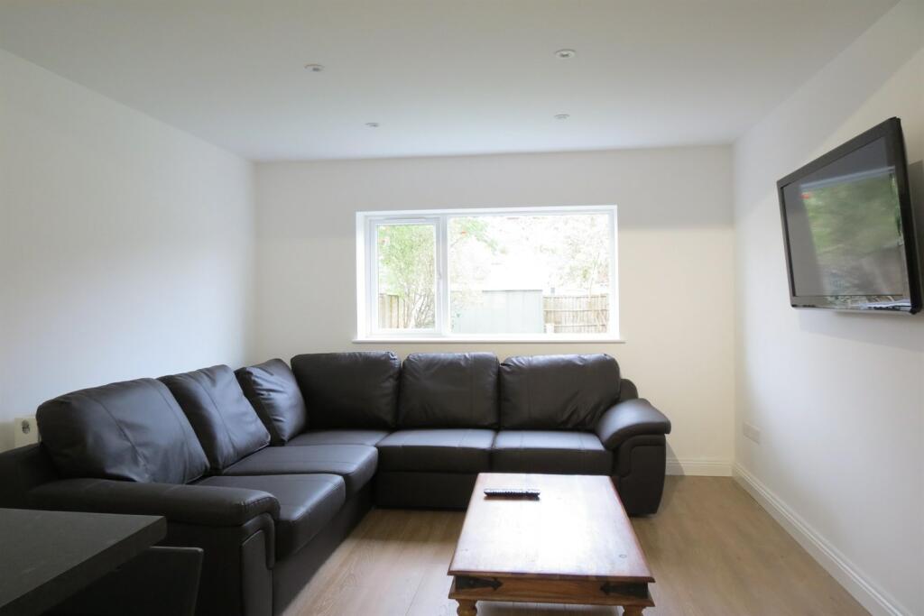 Additional image 2 of 6 bedroom Detached House in Charminster