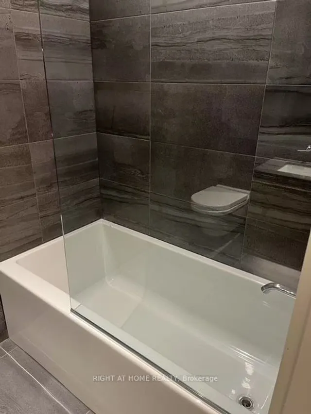 Additional image 10 of 81 Wellesley St Unit 607