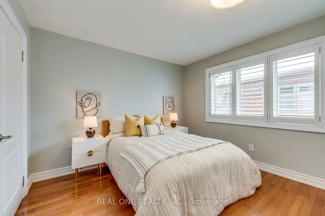 Additional image 22 of 1548 Pinery Cres