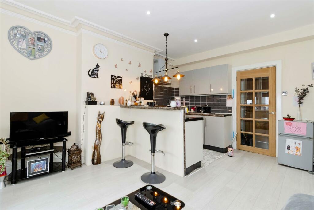 Additional image 4 of South Terrace, Littlehampton, BN17 5LE