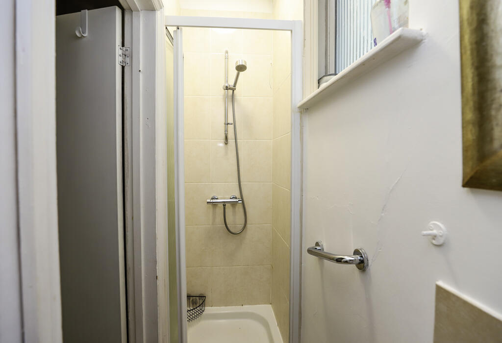 Additional image 8 of WINTON BANKS Bonham Rd