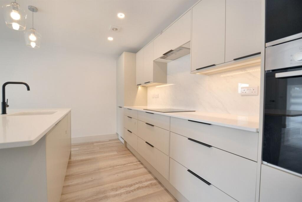 Additional image 4 of Broadstone