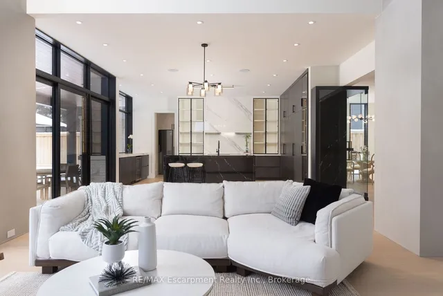 Additional image 27 of 2110 Blyth Cres