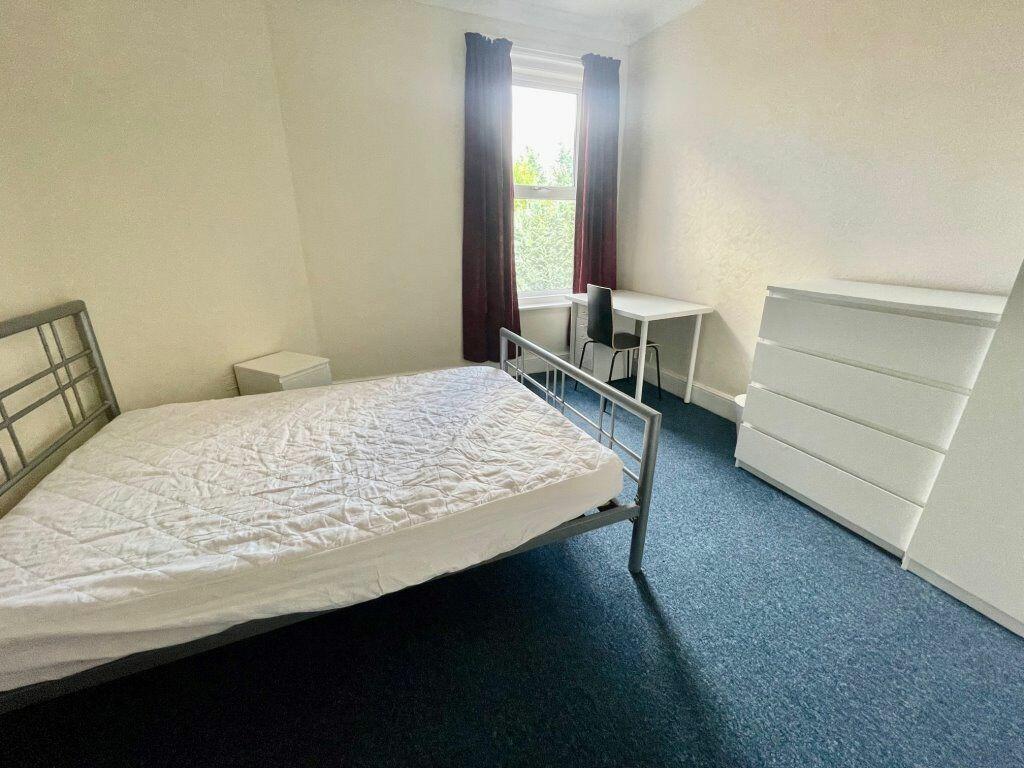 Additional image 10 of STUDENT FIVE DOUBLE BEDROOMS, CHARMINSTER (P05838)