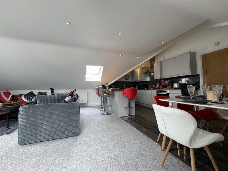 Additional image 10 of PRIME PENTHOUSE APARTMENT 5 MINS TO BEACH & TOWN WITH PARKING