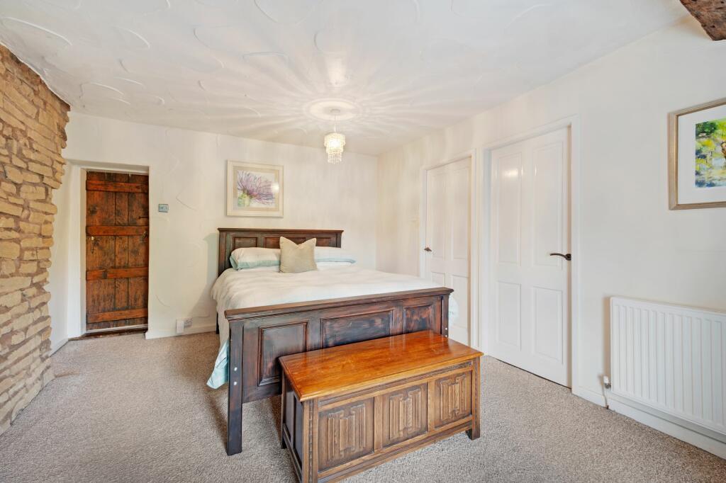 Additional image 17 of Bradshaw Road, Bolton BL2 3EW - Spacious 4-Bed Townhouse with En Suites & Dressing Rooms