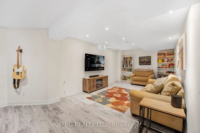 Additional image 32 of 315 Malboeuf Crt