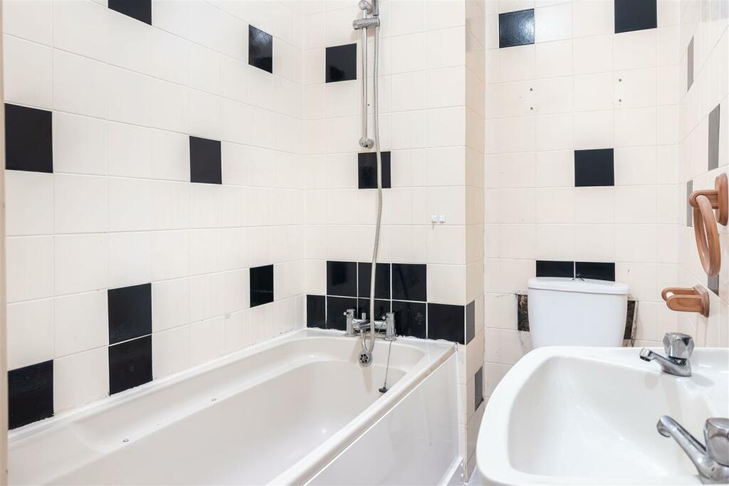 Additional image 9 of Studio Flat, Crescent Road, Bournemouth