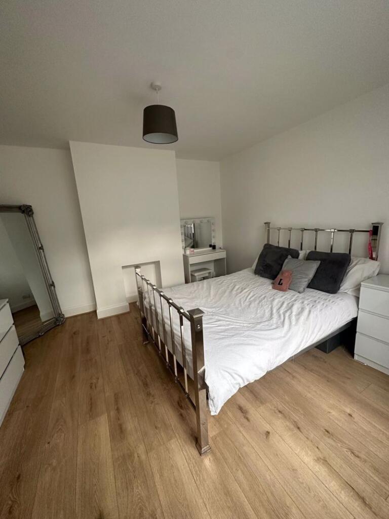Additional image 11 of Beautifully renovated three-bedroom property located at Redhill, Ensbury Park £1600 pcm - AVAILABLE March 25