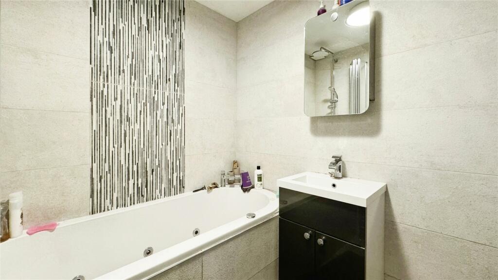 Additional image 3 of Hardy Close, New Milton, Hampshire, BH25