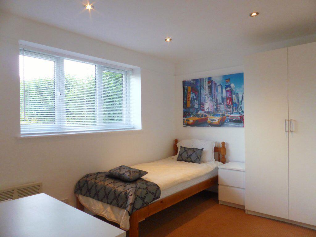 Additional image 3 of Hawkhurst Road - P1021