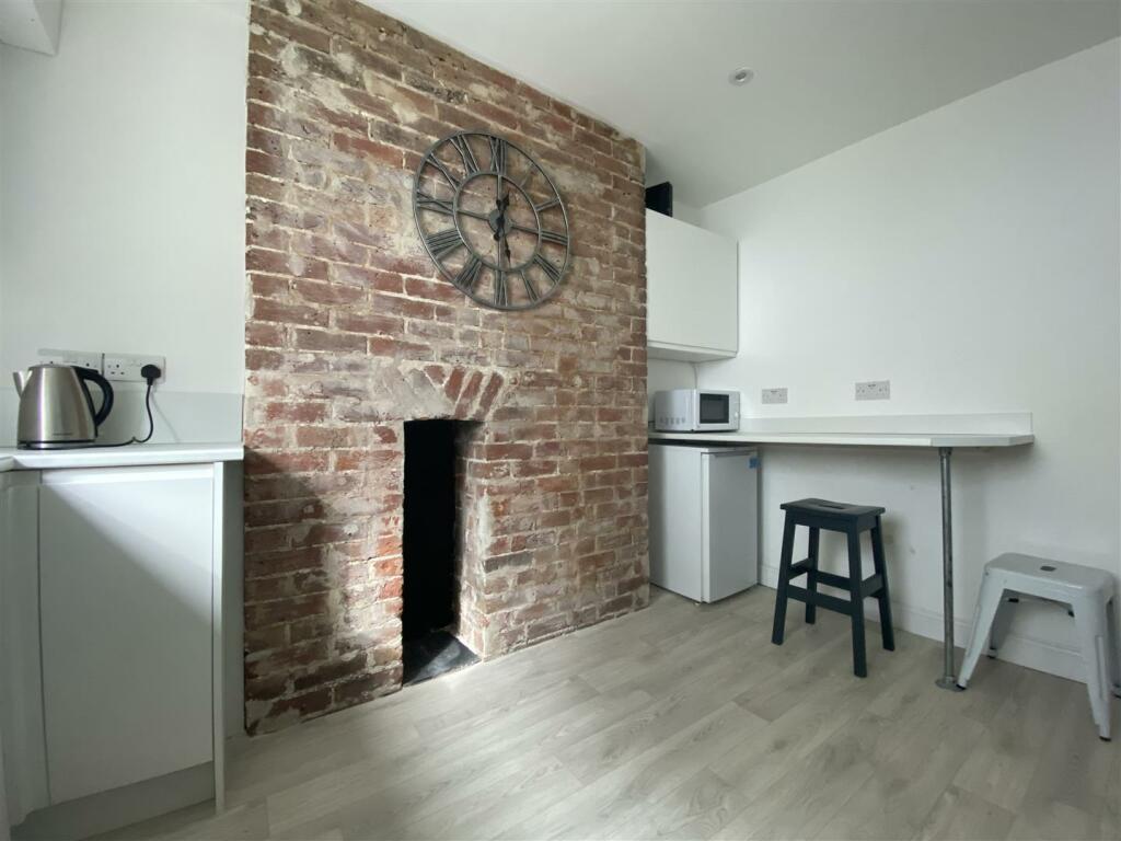 Additional image 23 of London Road - Smart & Spacious